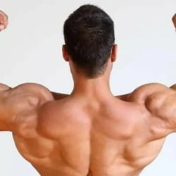 Flexii biceps la cabluri deasupra capului centru dezvoltare biceps