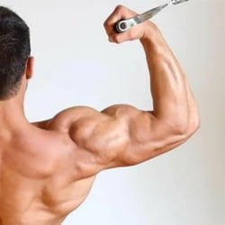 Flexii biceps la cabluri - deasupra capului dreapta. Exercitiu crestere rezistenta biceps