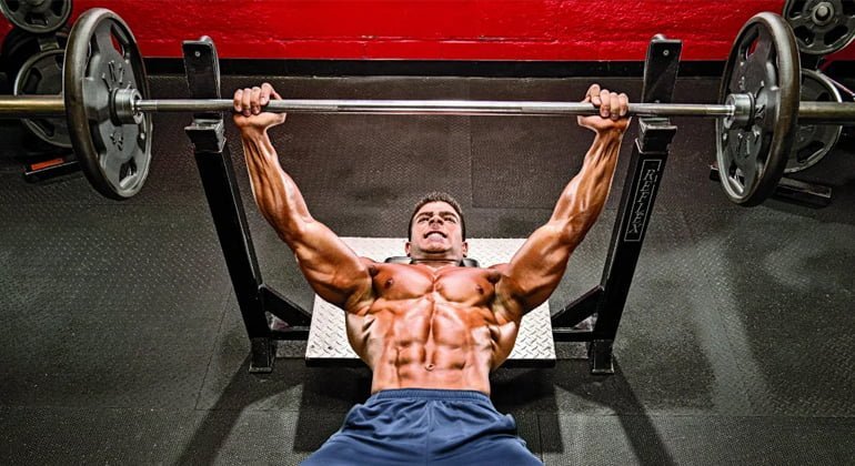 Impins cu bara din culcat - Exercitiu de baza pentru crestere musculara pectorali