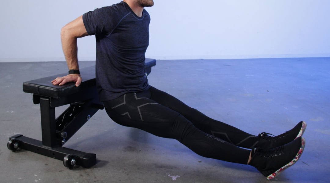 Flotari la banca pentru Triceps (Bench Dips)