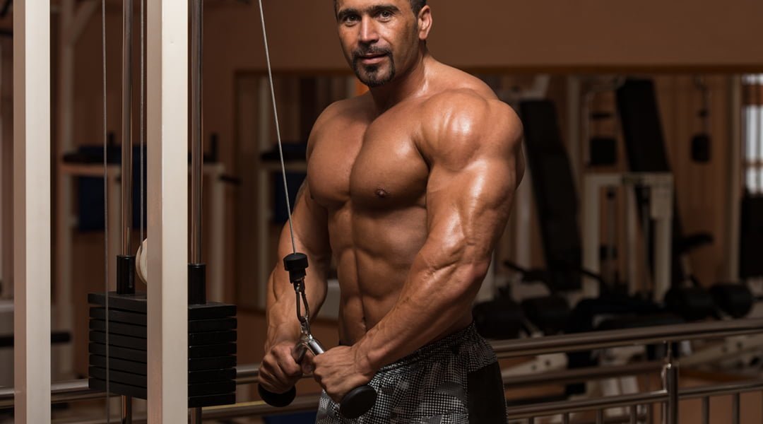 Extensii Triceps la Scripete cu Bara V includere in rutina de antrenament