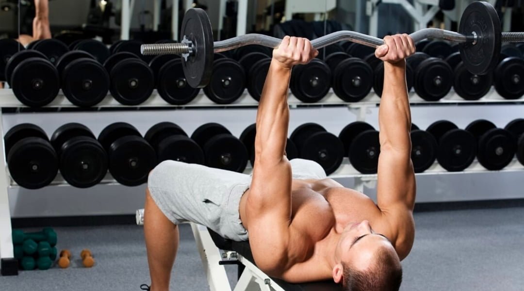 Extensii pentru triceps cu bara (Skull Crushers) Beneficii