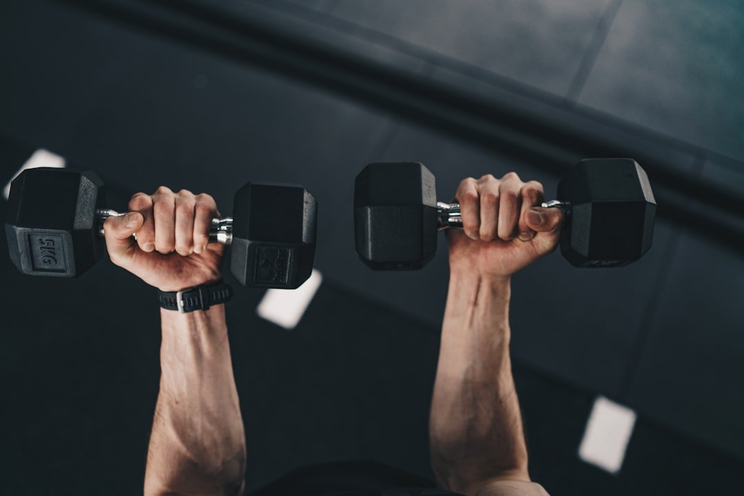 Dips pentru triceps si piept - Exercitii eficiente pentru tonifierea musculaturii
